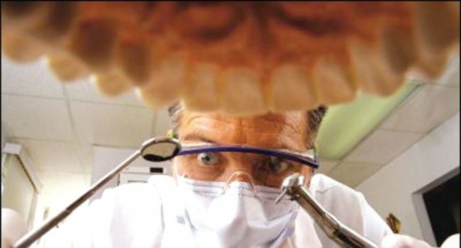 Стоматолог в Петербурге удалил пациентке 22 здоровых зуба