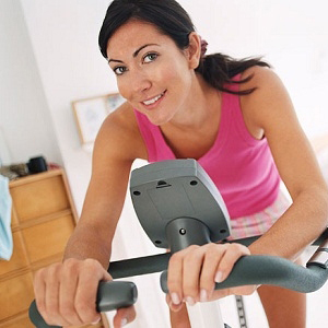 Действительно ли домашний велотренажер поможет похудеть?